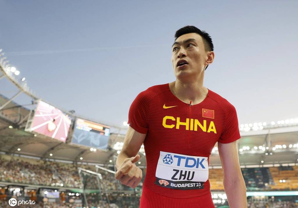 点球第一轮，帕尔默主罚球进，威尔逊主罚破门。
